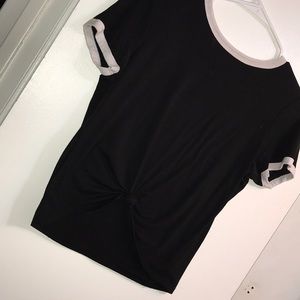 Front knot black tee
